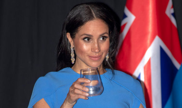 La reina Isabel II le prohibió acceso a Meghan Markle a su colección de joyas