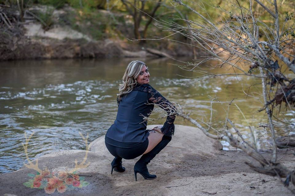 Mujer festeja su divorcio con sesión fotográfica