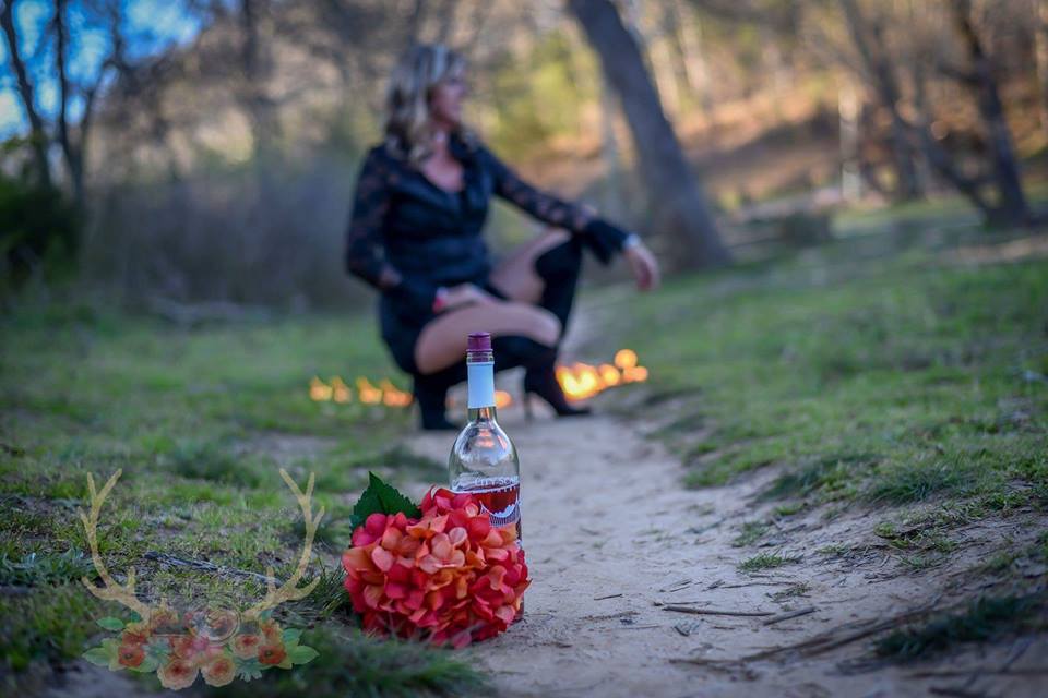 Mujer festeja su divorcio con sesión fotográfica