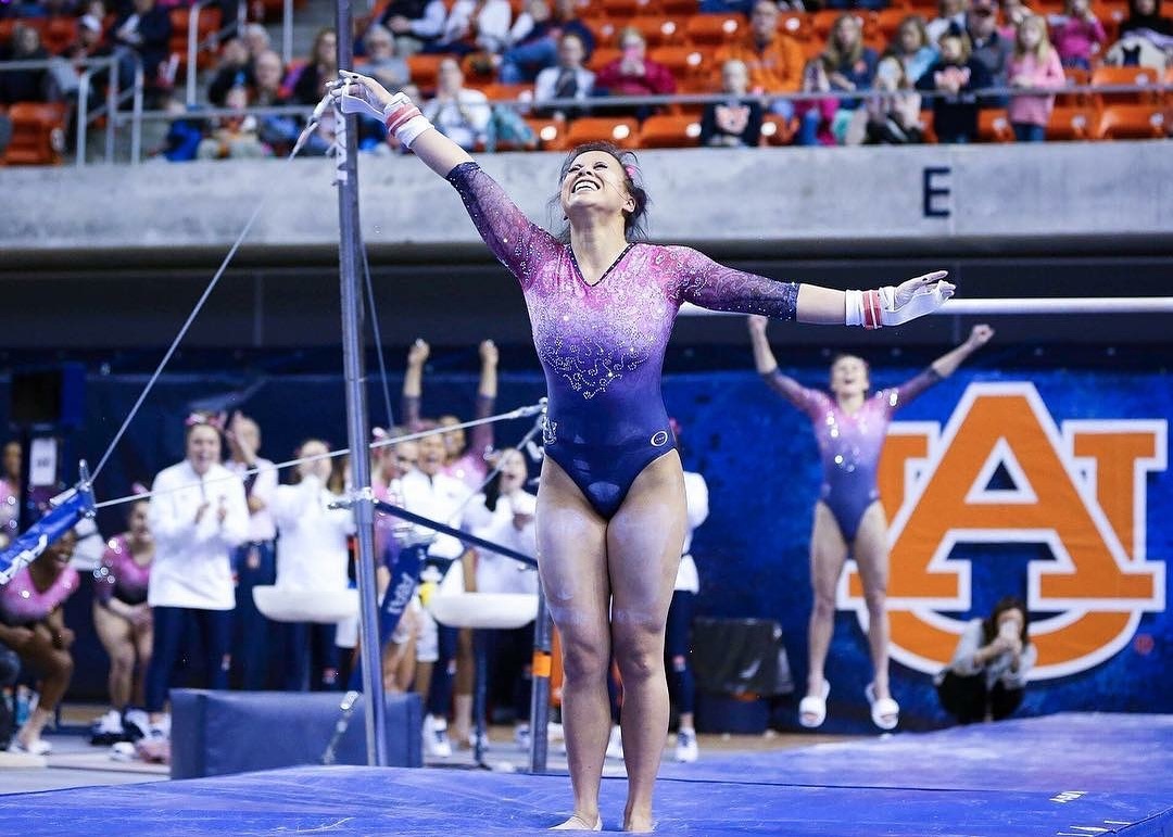 La historia de la gimnasta que se rompiÃ³ las piernas
