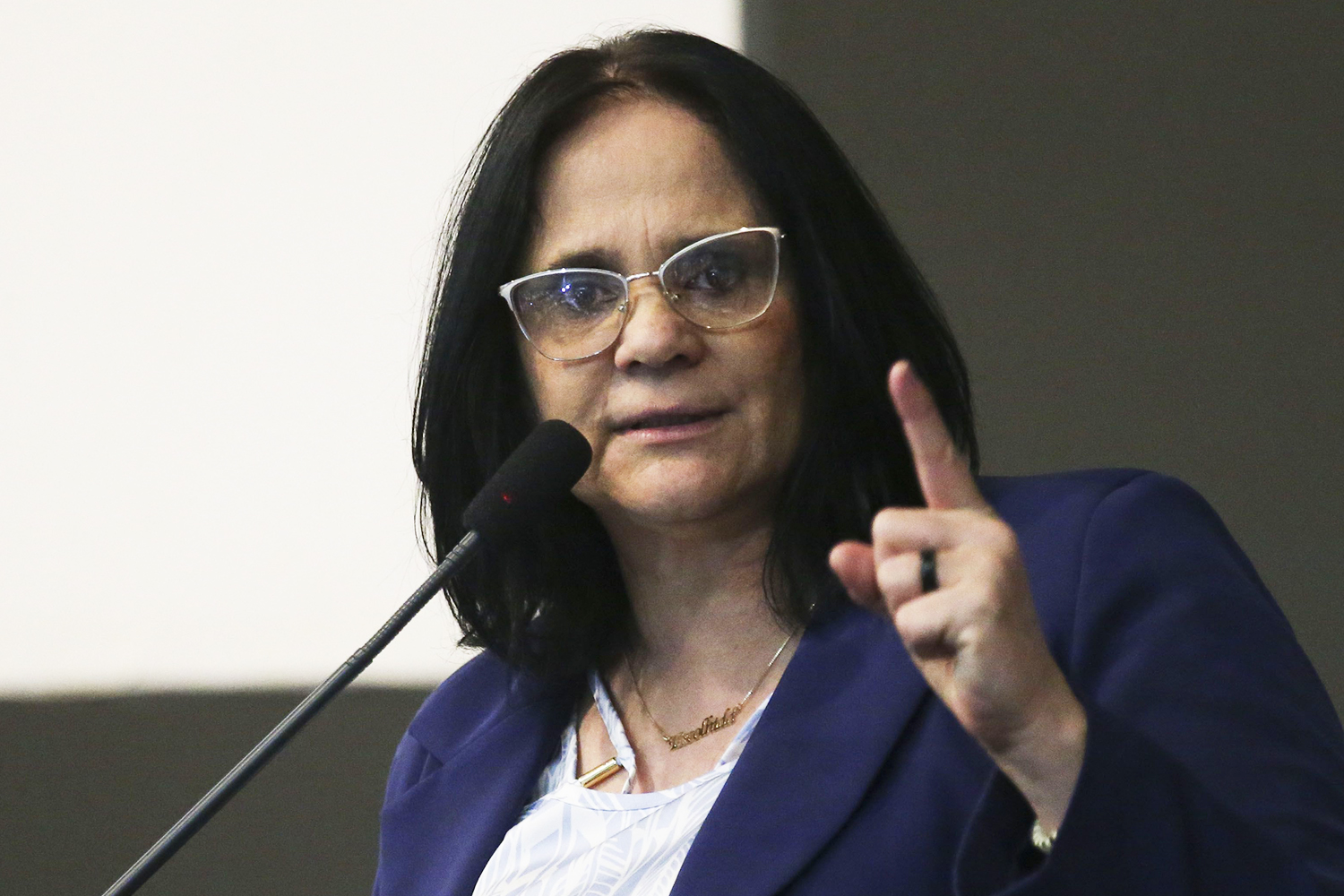 Ministra brasileña dice que Frozen vuelve lesbianas a las niñas