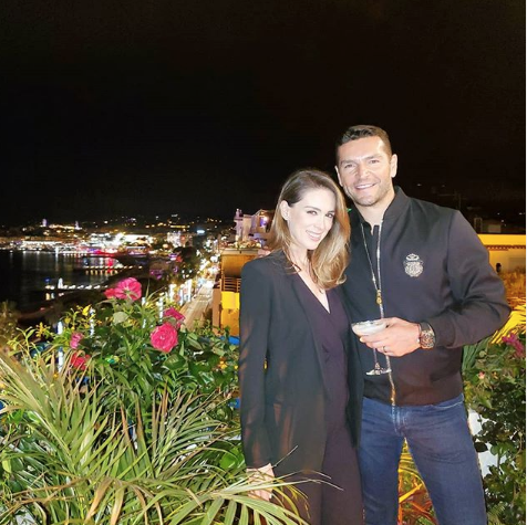 Jacqueline Bracamontes capta a su esposo babeando por otra mujer