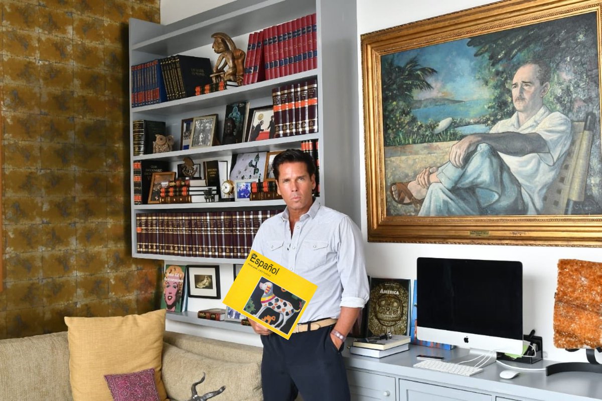 Trollean a Roberto Palazuelos por subir foto con su biblioteca