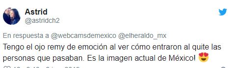 Ciudadanos y militares bajan bandera de México en Zócalo