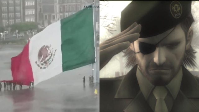 Ciudadanos y militares bajan bandera de México en Zócalo