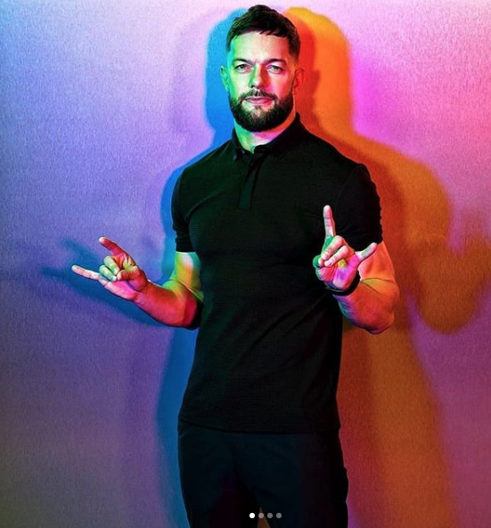 Finn Balor anuncia noviazgo con Verónica Rodriguez