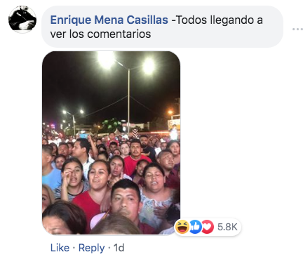 Grupo de personas se toma foto y se convierten en meme