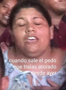 Grupo de personas se toma foto y se convierten en meme