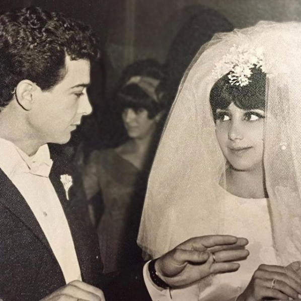 Andrea Legarreta celebra aniversario de bodas de sus papás