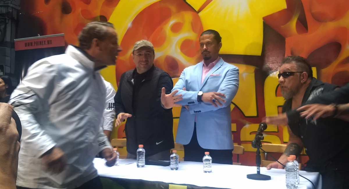 Carlos Trejo agrede a Alfredo Adame en conferencia de pelea