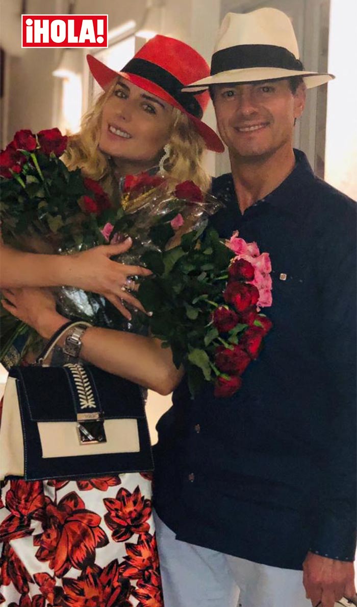 Peña Nieto regala flores a Tania Ruiz en España