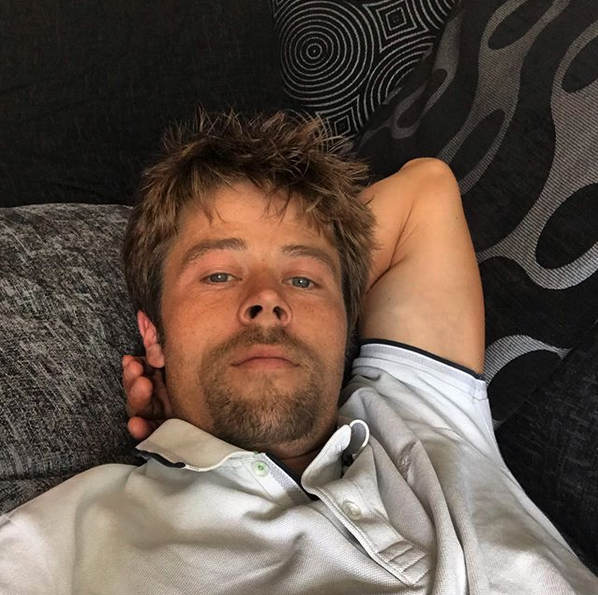 Nathan Meads, el 'gemelo' perdido de Brat Pitt en Instagram