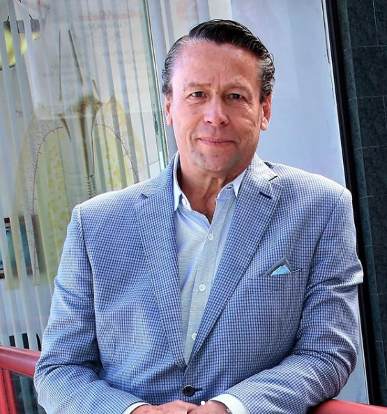Alfredo Adame se vende como stripper por 2 mil pesos