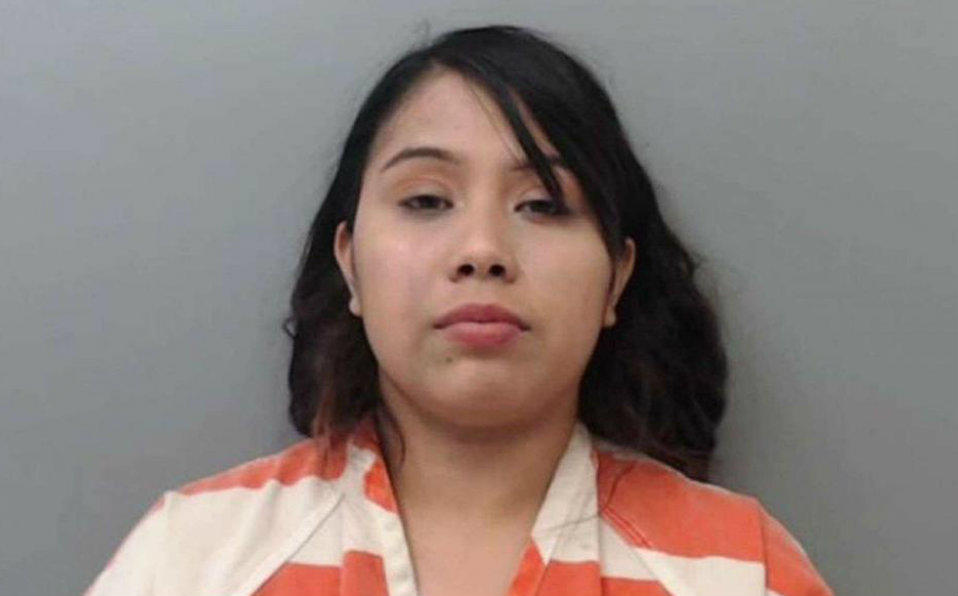 Mujer golpea esposo por no decirle que era bonita en el cine