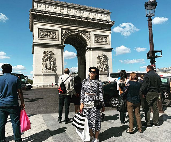 Gomita comparte fotos de vacaciones en París en su Instagram