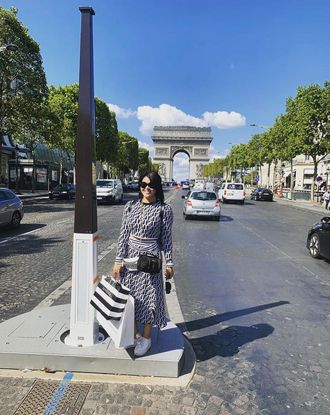 Gomita comparte fotos de vacaciones en París en su Instagram