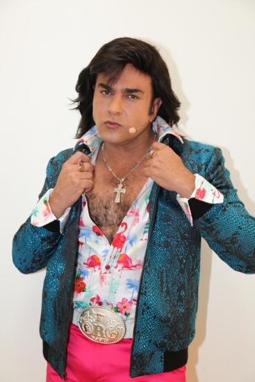 Niño festeja su cumpleaños vestido de Albertano