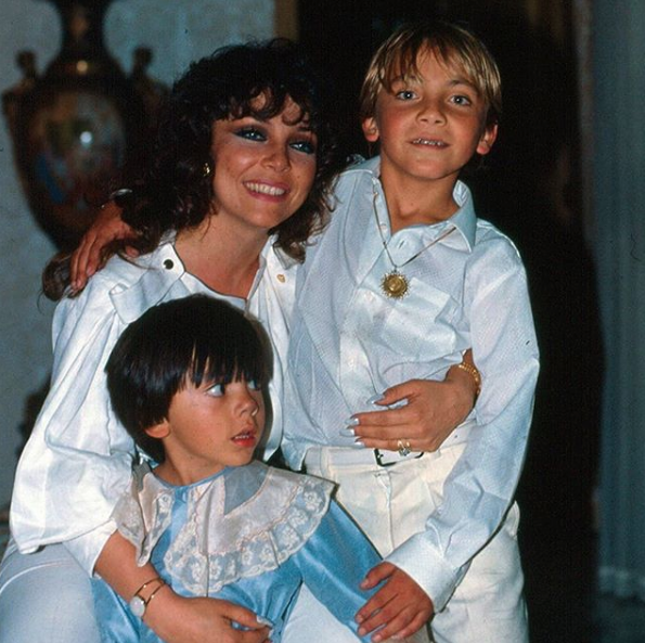 Cristian Castro publica foto inédita con su madre y le manda mensaje de amor