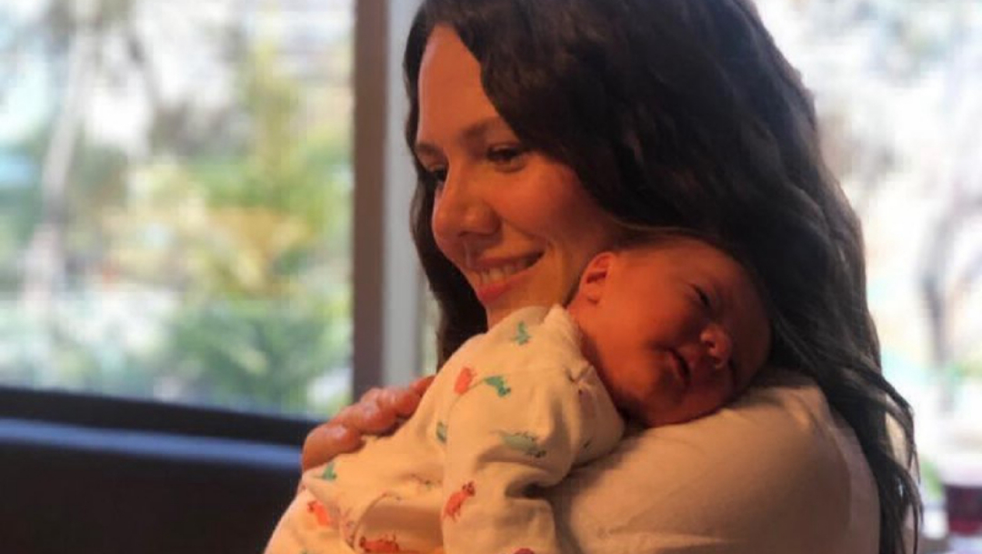 Joy Huerta Pareja, Joy Huerta BebÃ©, Joy Huerta Y Su Hija, Aeropuerto, Joy Huerta Y Su Esposa, Esposa Joy Huerta