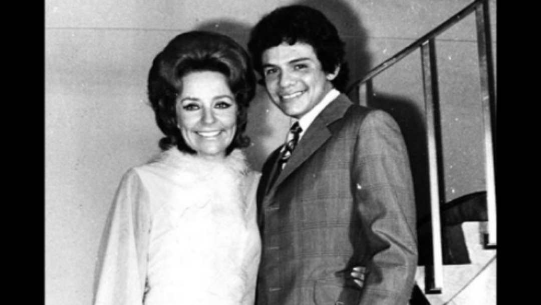 Qué Fue De La Primera Novia De José José Natalia Herrera, Natalia Kiki Herrera Calles, Primera Esposa De José José, José José Muere, Boda de José José Y Kiki Herrera Calles, José José Y Kiki En Siempre En Domingo 1971