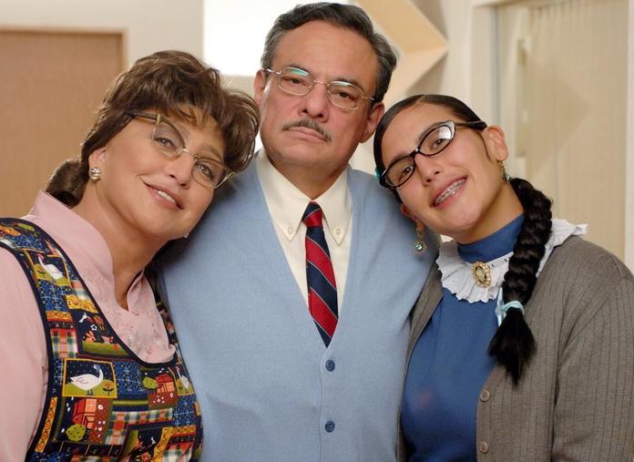 Elenco de La fea más bella despide a José José