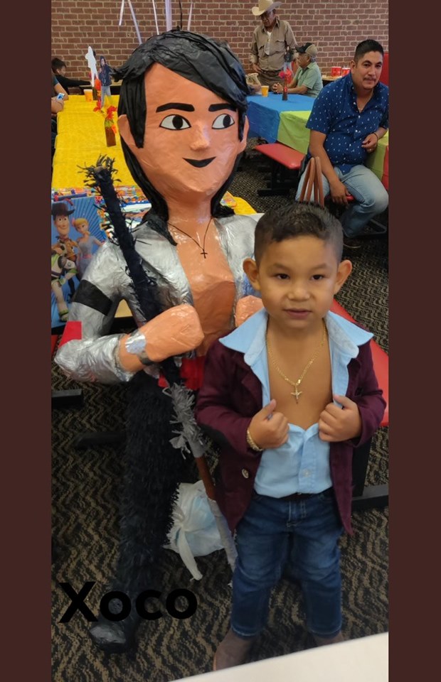 Niño festeja su cumpleaños disfrazado de Albertano