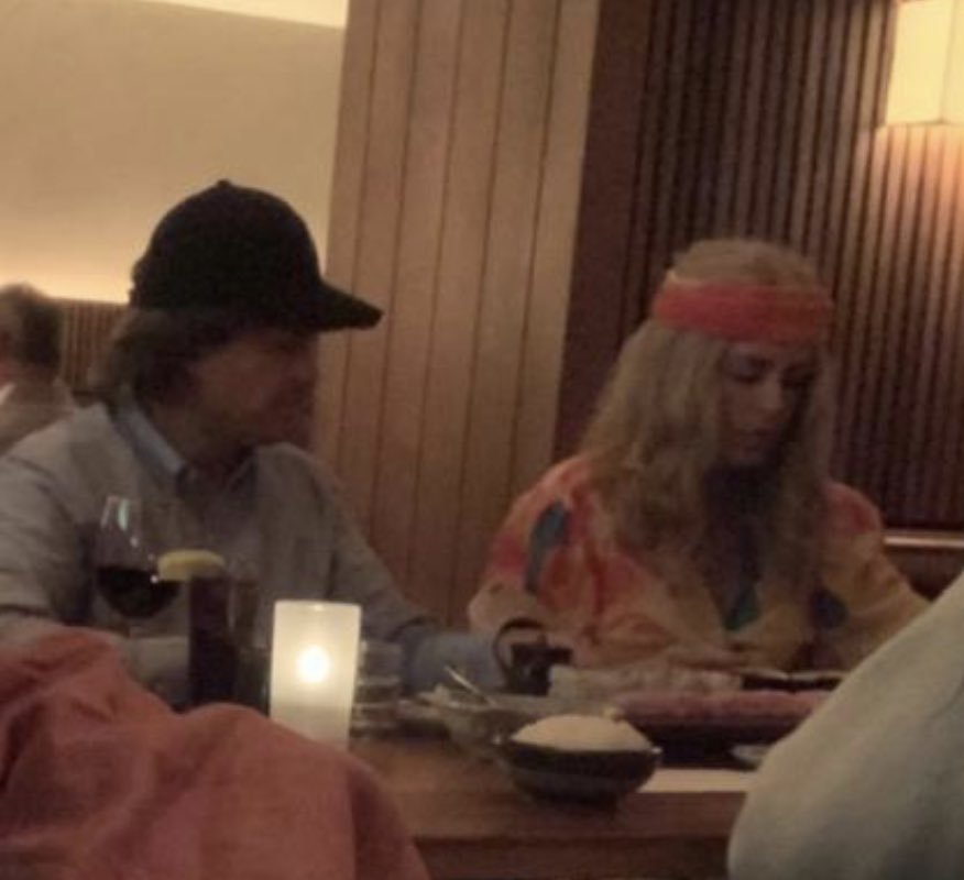 Captan a Peña Nieto y Tania Ruiz disfrazados en cena romántica en Nueva York