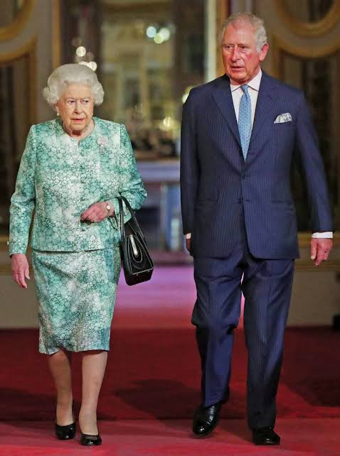 Reina Isabel II estaría próxima a dejar el trono en favor de su hijo