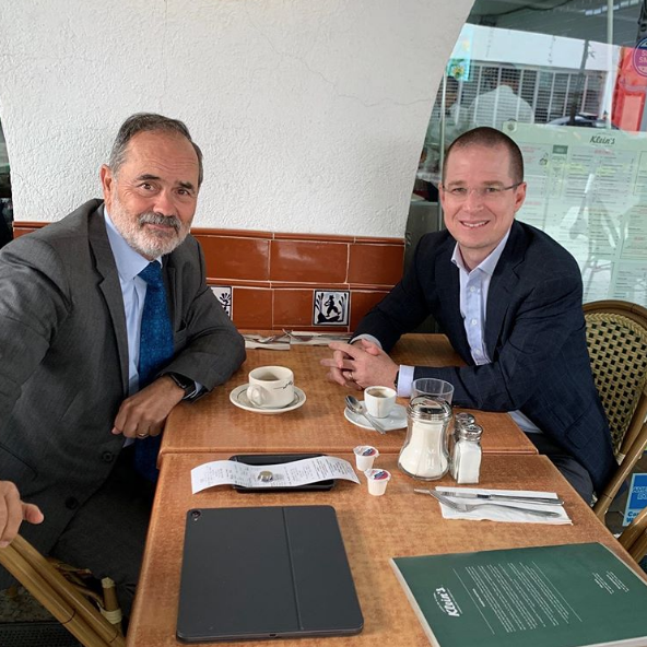 Hacen memes a Ricardo Anaya y Gustavo Madero por dejar mísera propina en un restaurante