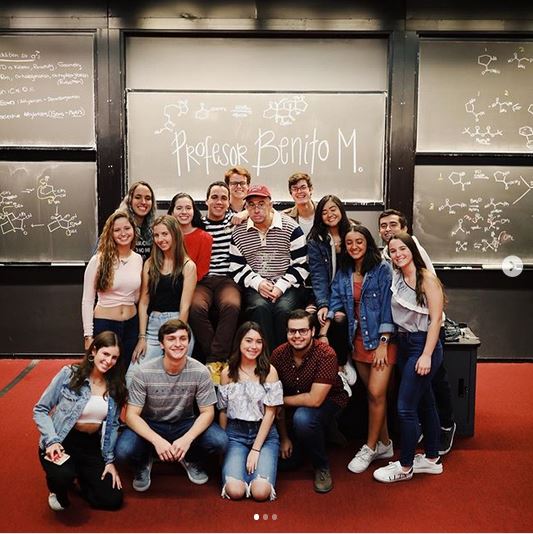 Bad Bunny da clase de música en universidad de Harvard