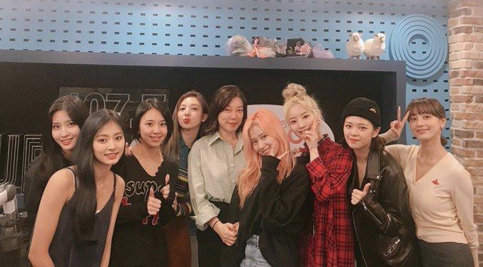 TWICE revela secretos del grupo y Mina en programa de radio