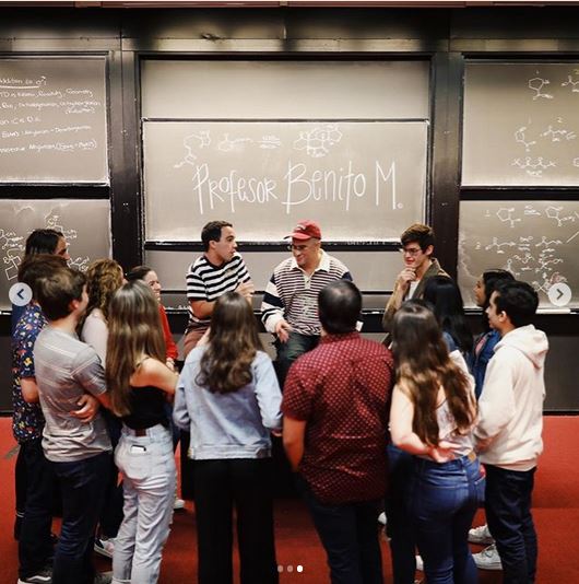 Bad Bunny da clase de música en universidad de Harvard