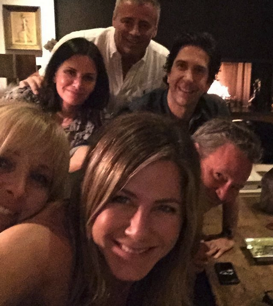 Jennifer Aniston abre su Instagram con reunión de Friends