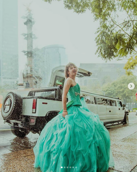 Luisito Comunica celebra en Instagram vestido de quinceañera