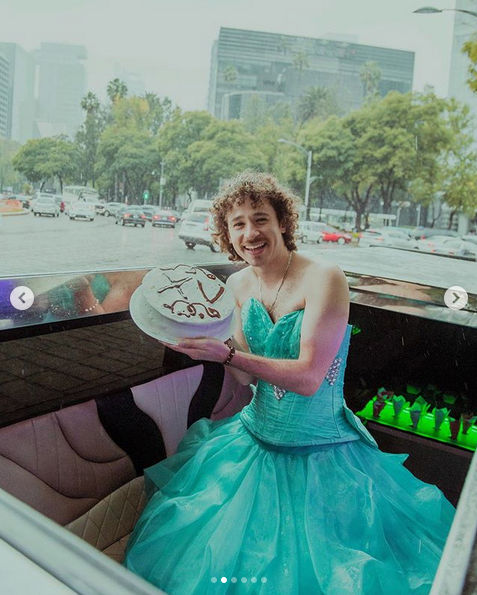 Luisito Comunica celebra en Instagram vestido de quinceañera