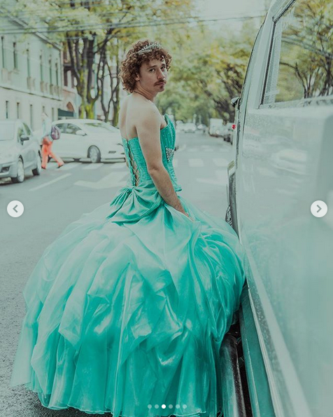 Luisito Comunica celebra en Instagram vestido de quinceañera