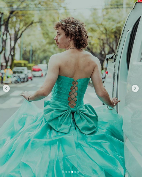 Luisito Comunica celebra en Instagram vestido de quinceañera