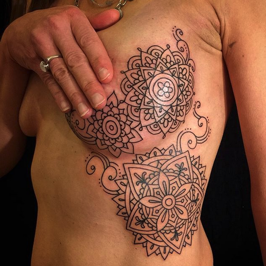 Tatuajes ayudan a mujeres a superar el cáncer de mama