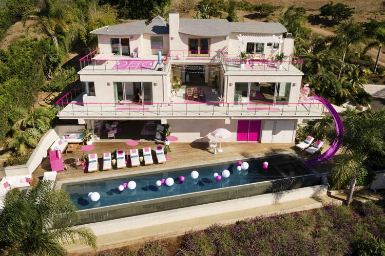 Puedes rentar la casa de Barbie en Malibú a través de Airbnb