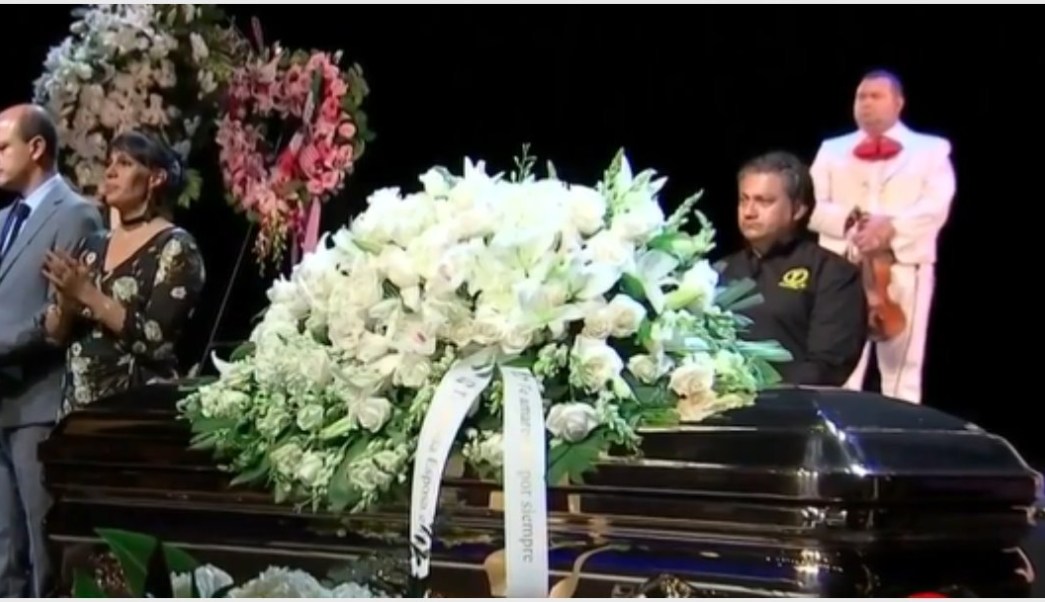 Ataúd de José José igual al que Michael Jackson utilizó