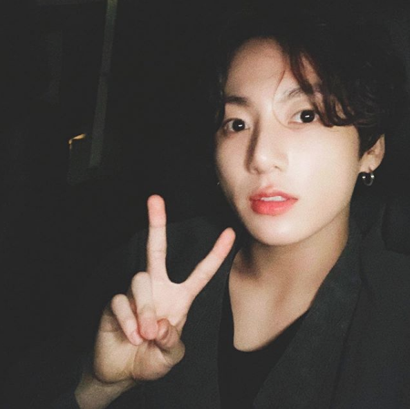 Jungkook de BTS se hace tatuaje inspirado en Nirvana
