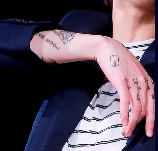 Jungkook de BTS se hace tatuaje inspirado en Nirvana
