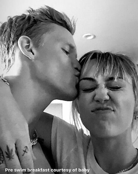 Miley Cyrus confirma romance con el australiano Cody Simpson