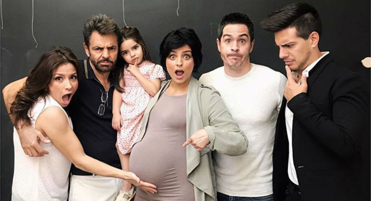 Revelan foto de Vadhir y Aislinn Derbez bañándose juntos