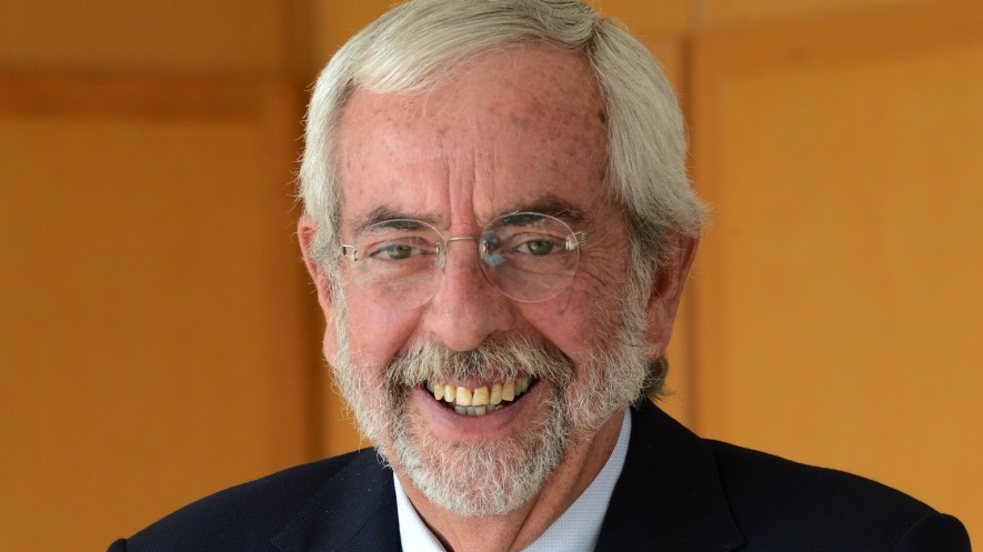 Enrique Graue, rector de UNAM, es experto en preparar cereal