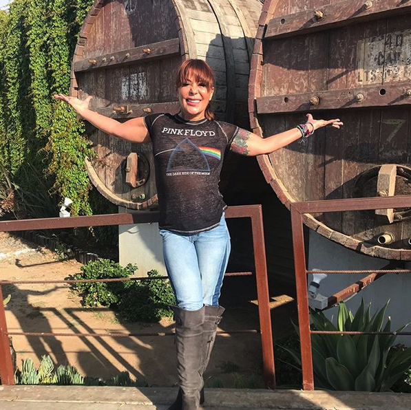 Alejandra Guzmán cambia de look y se ve mucho más joven