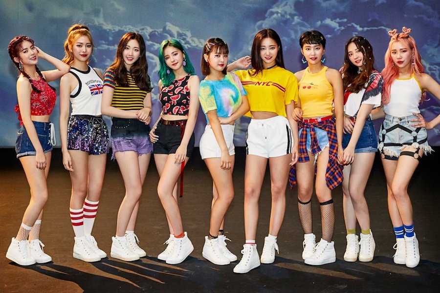 MOMOLAND posa para su comeback junto a Taeha y Yeonwoo