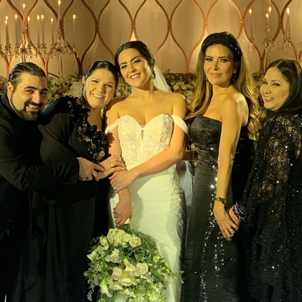 Así fue la boda de la hija adoptiva de Ana Gabriel