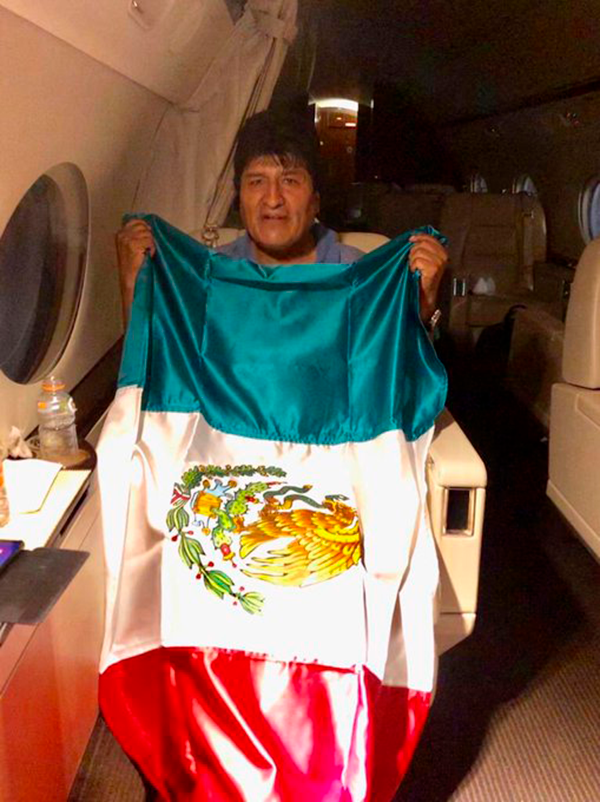 Memes de Evo Morales llegando a México