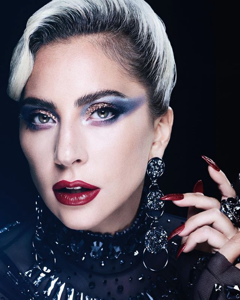 Lady Gaga toca la batería en un bar de Los Cabos